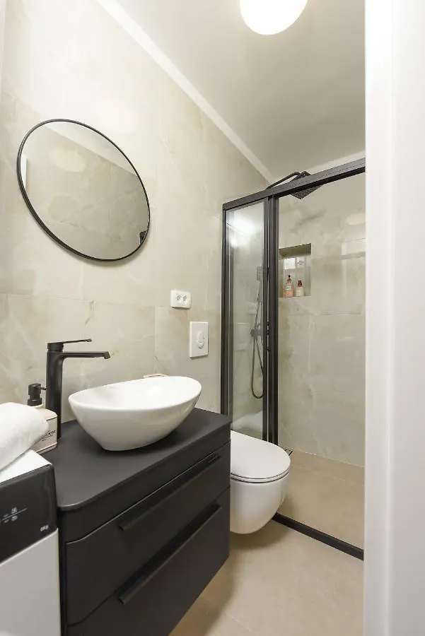 Luxury Apartment Laly Policnik 0*,